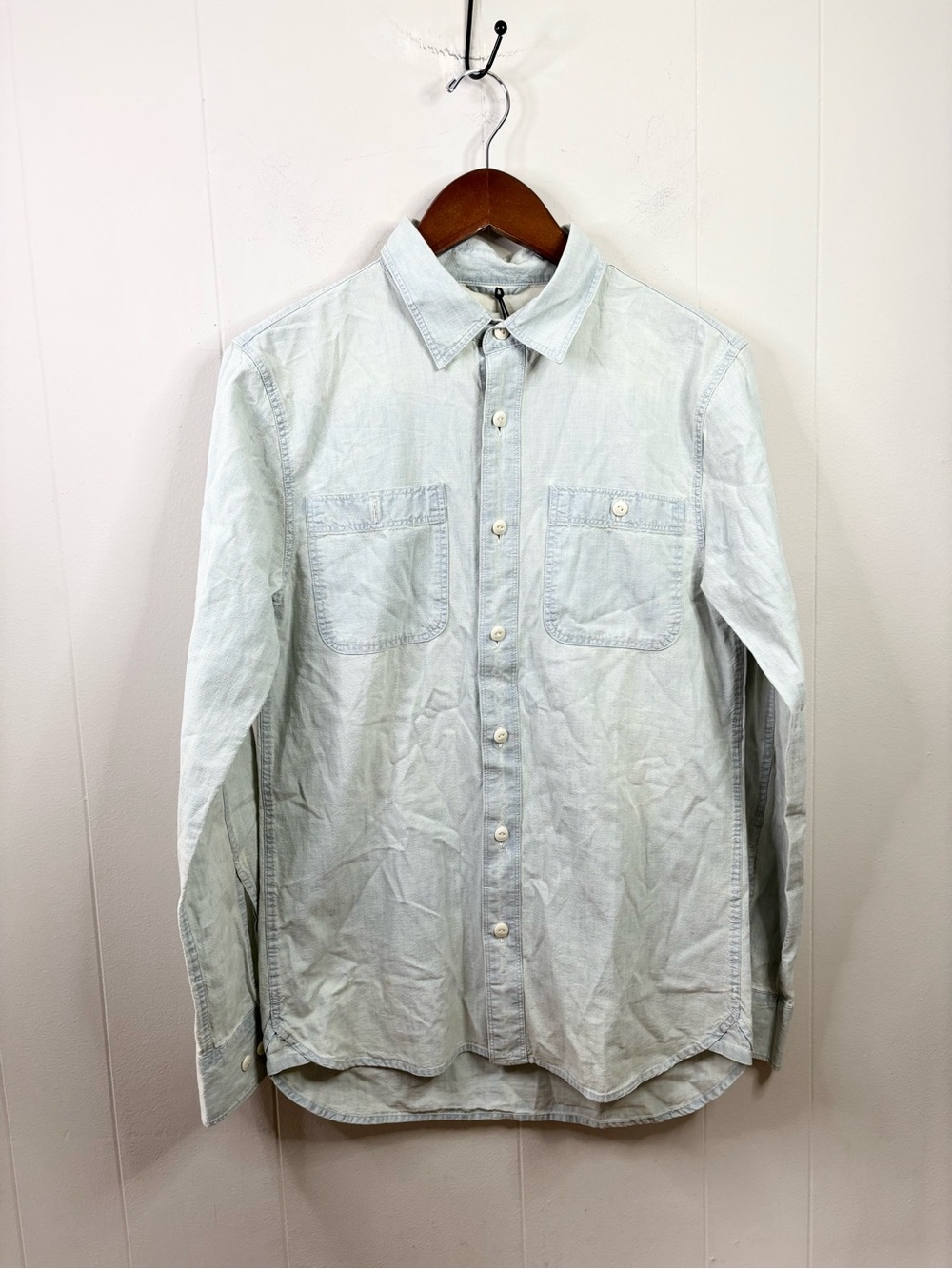 Buck Mason light wash chambray work shirt L005 size XS new flaw